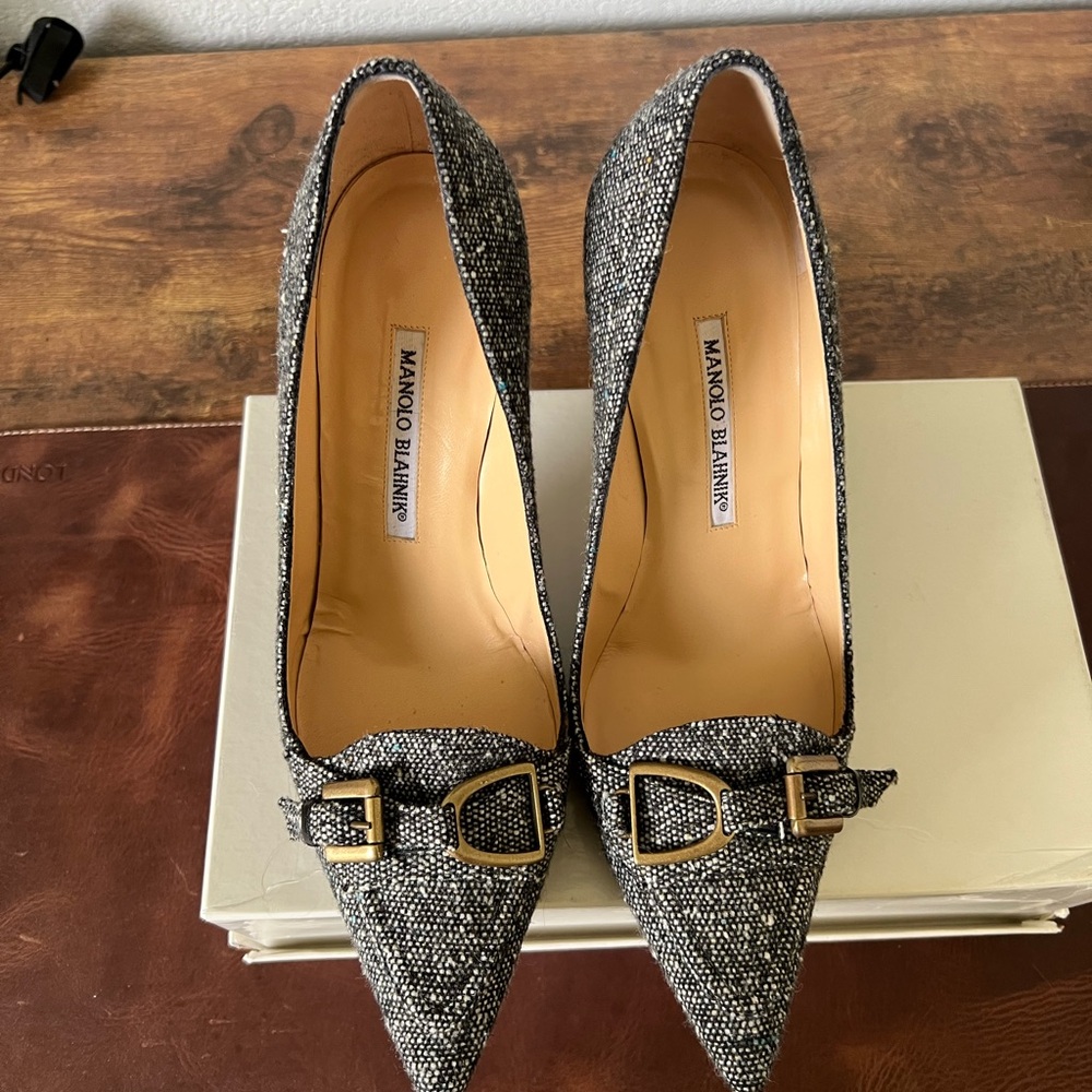 Manolo Blahnik Tweed Buckel Pumps (original box) - Picture 9 of 10